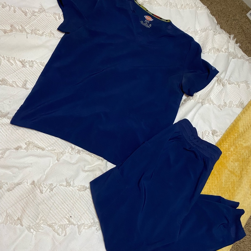 Navy Scrub Top w/ Jogger Pants, Medium